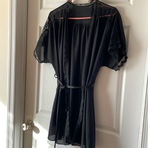 DEENA STYLED IN CALIFORNIA BLACK SILKY SHORT ROBE